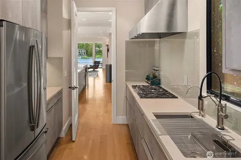 3253 Hunts Point Road Bellevue WA 98004