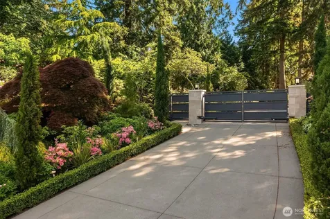 3253 Hunts Point Road Bellevue WA 98004