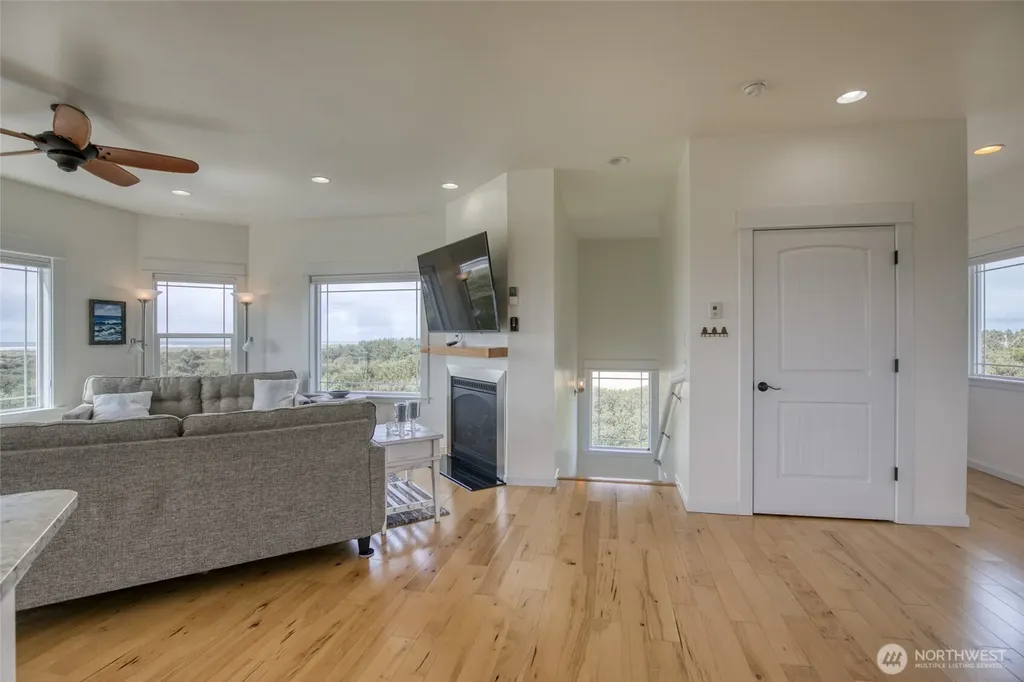 769 S Sand Dune Avenue SW Ocean Shores WA 98569