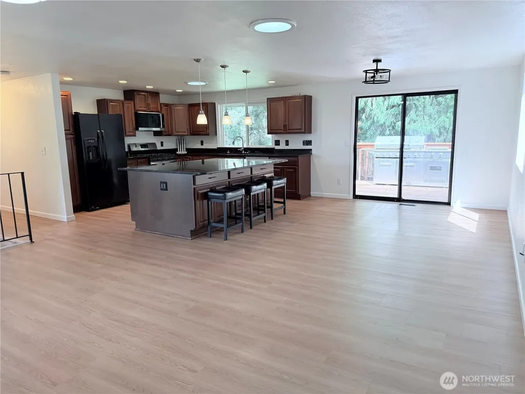904 N Waugh Road Mount Vernon WA 98273