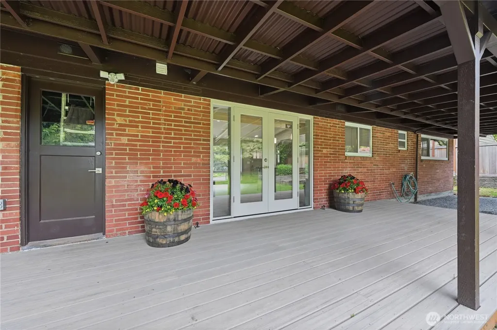 627 SW Normandy Road Normandy Park WA 98166