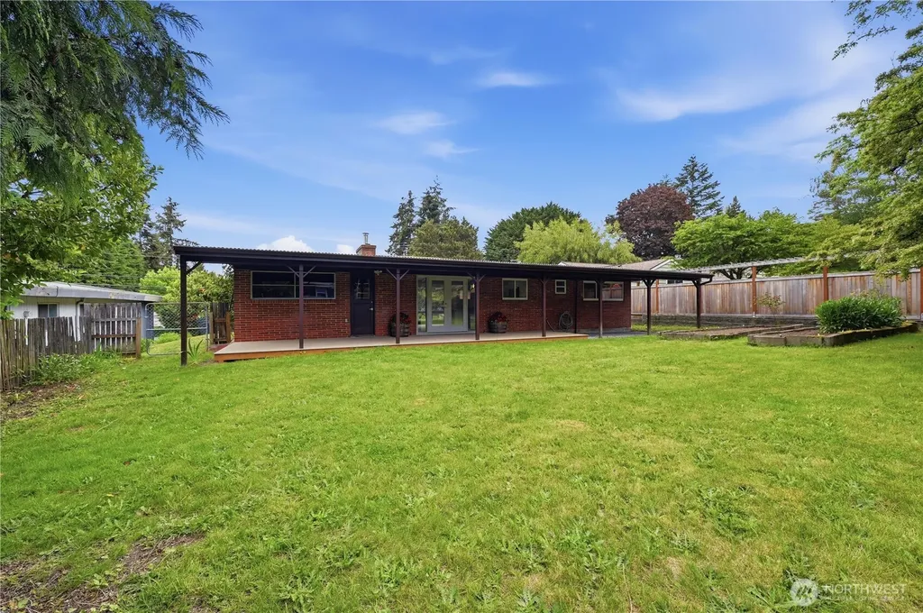 627 SW Normandy Road Normandy Park WA 98166
