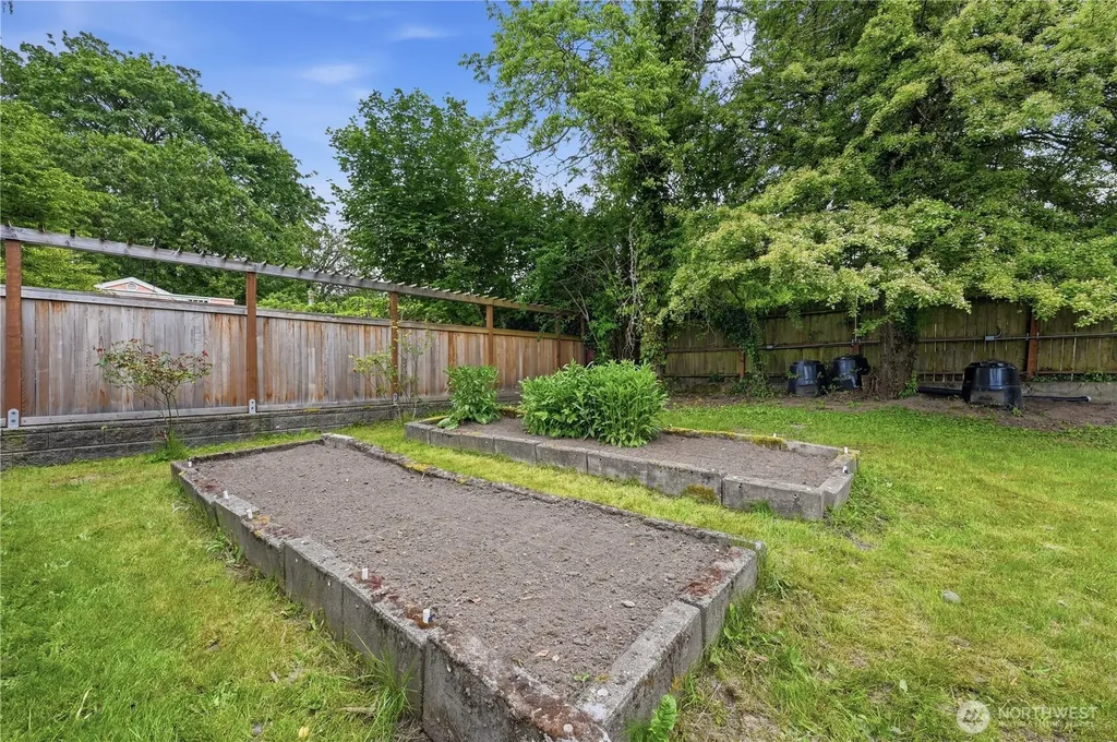 627 SW Normandy Road Normandy Park WA 98166