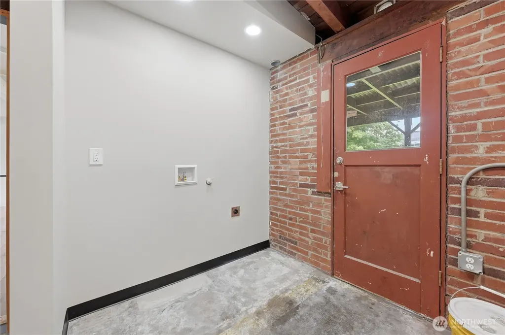 627 SW Normandy Road Normandy Park WA 98166