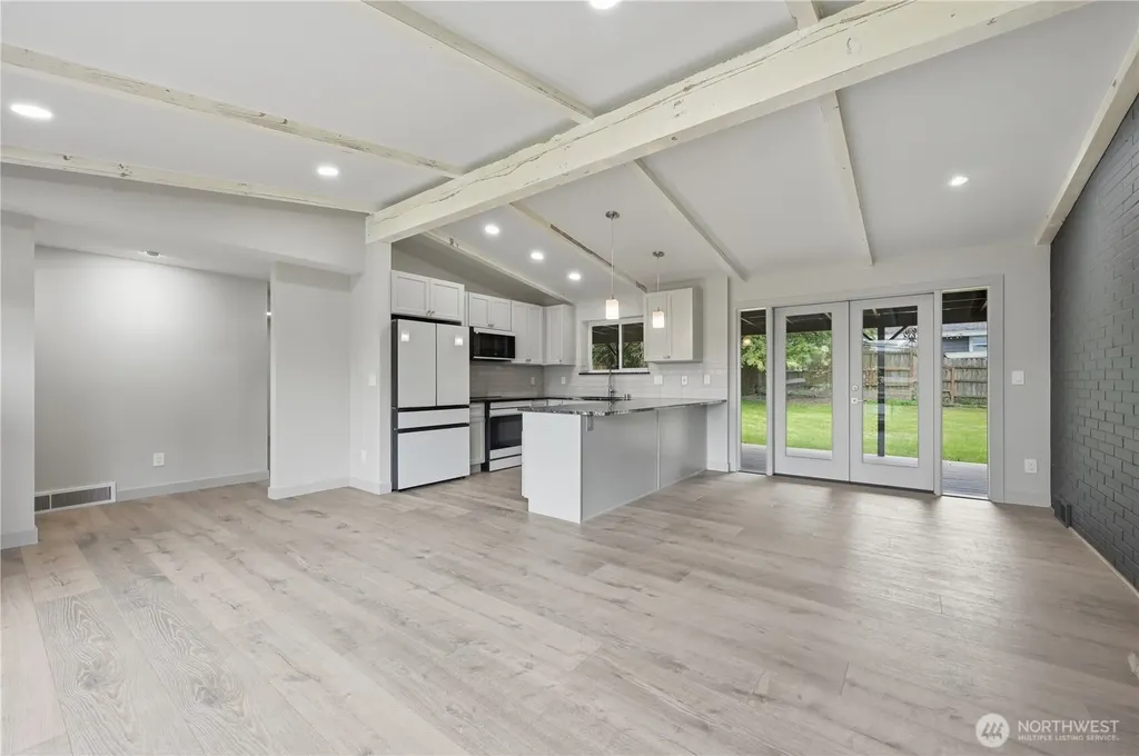 627 SW Normandy Road Normandy Park WA 98166