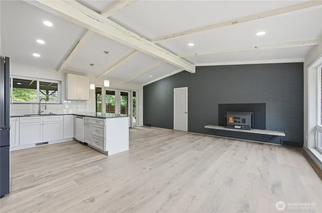 627 SW Normandy Road Normandy Park WA 98166