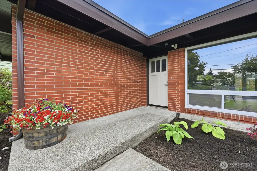 627 SW Normandy Road Normandy Park WA 98166