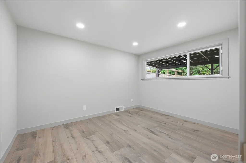 627 SW Normandy Road Normandy Park WA 98166