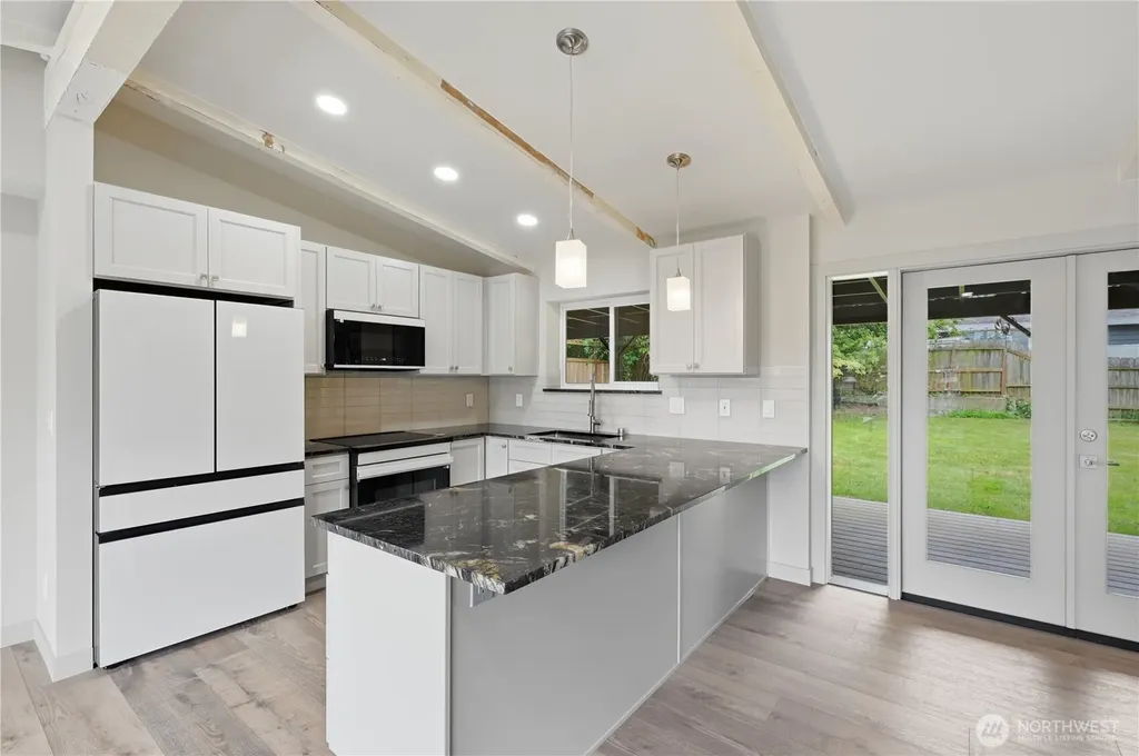 627 SW Normandy Road Normandy Park WA 98166