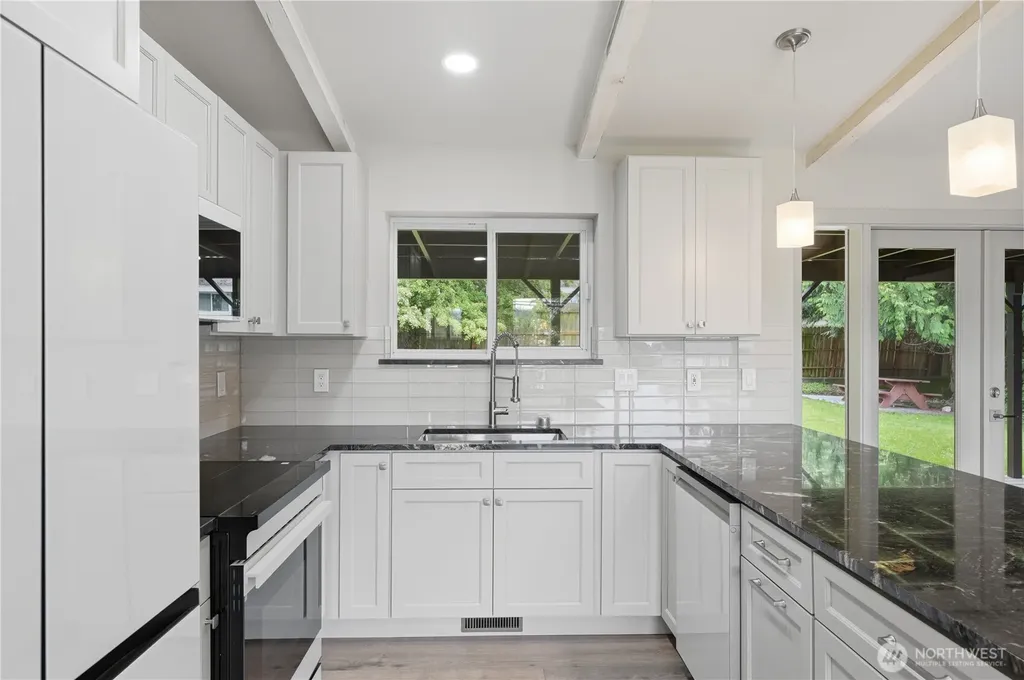 627 SW Normandy Road Normandy Park WA 98166