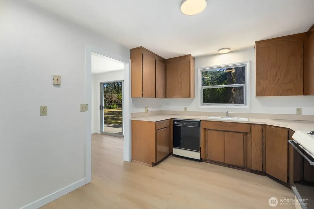 31 Crescent Cir SW Lakewood WA 98499