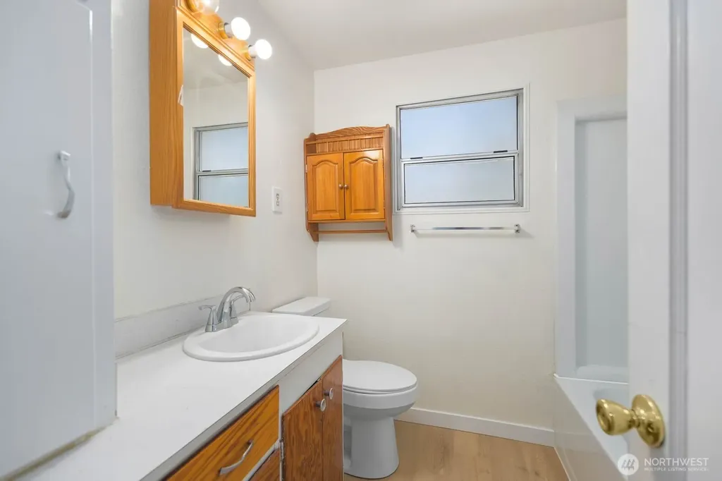 31 Crescent Cir SW Lakewood WA 98499