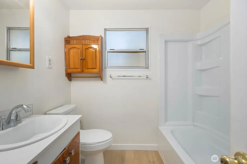 31 Crescent Cir SW Lakewood WA 98499