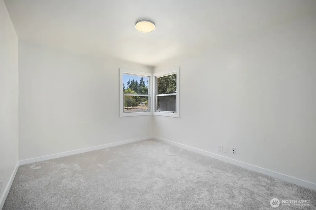 31 Crescent Cir SW Lakewood WA 98499