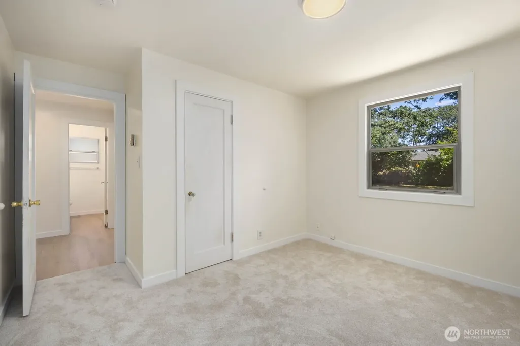 31 Crescent Cir SW Lakewood WA 98499