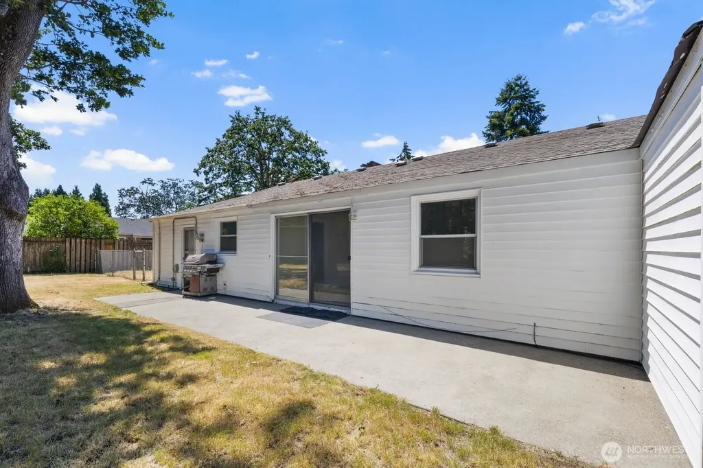 31 Crescent Cir SW Lakewood WA 98499