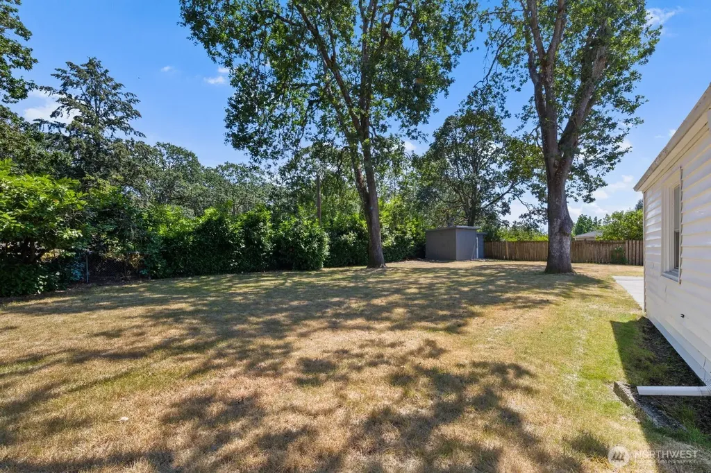 31 Crescent Cir SW Lakewood WA 98499