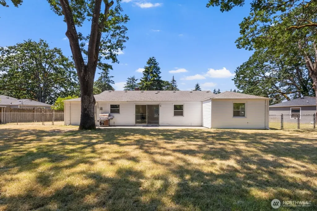 31 Crescent Cir SW Lakewood WA 98499