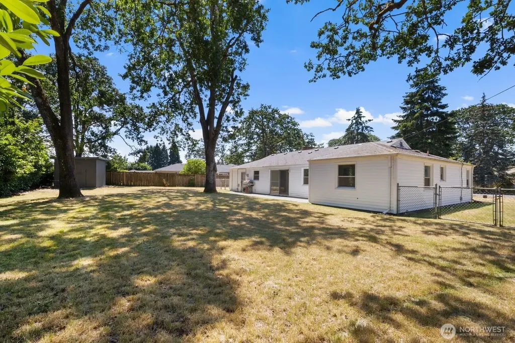 31 Crescent Cir SW Lakewood WA 98499