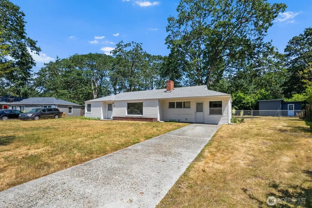31 Crescent Cir SW Lakewood WA 98499