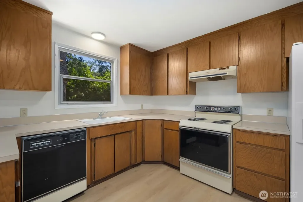 31 Crescent Cir SW Lakewood WA 98499