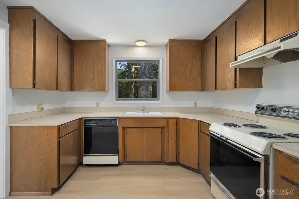 31 Crescent Cir SW Lakewood WA 98499