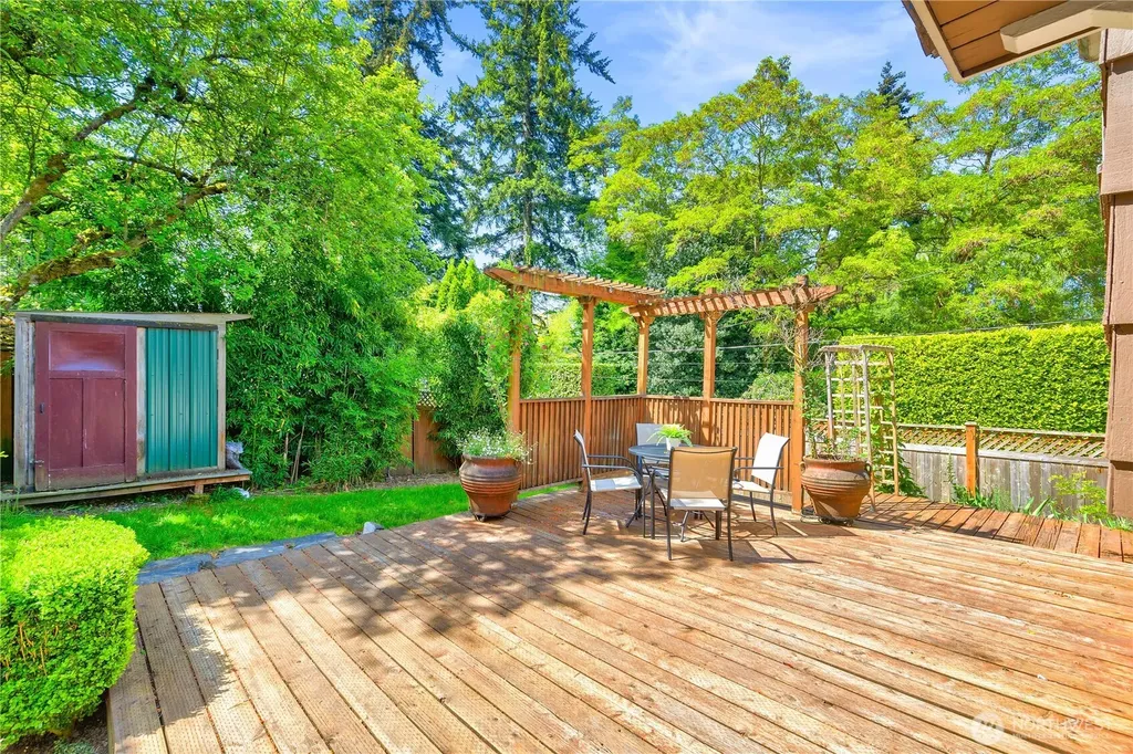 547 NE 91st Street Seattle WA 98115