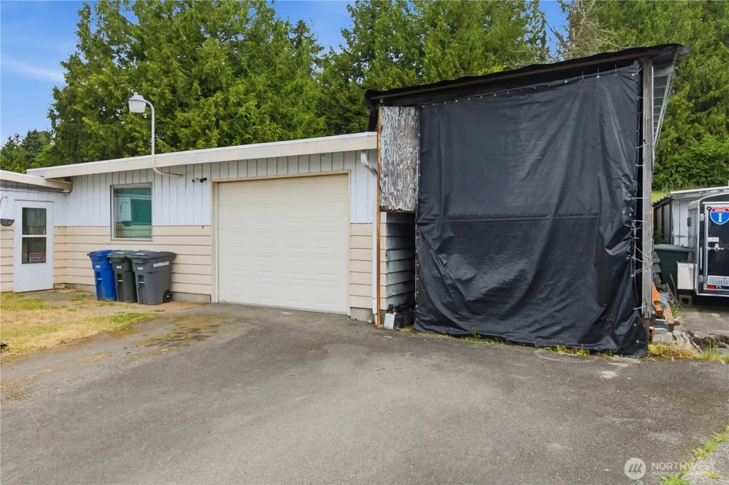 22616 24th Avenue S Des Moines WA 98198