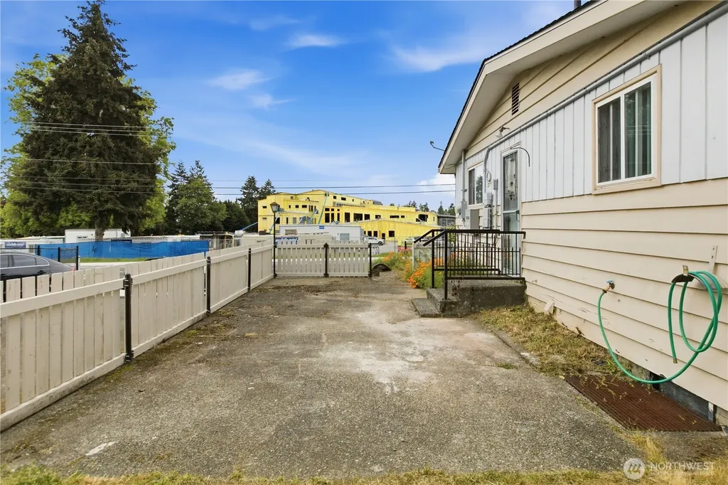 22616 24th Avenue S Des Moines WA 98198