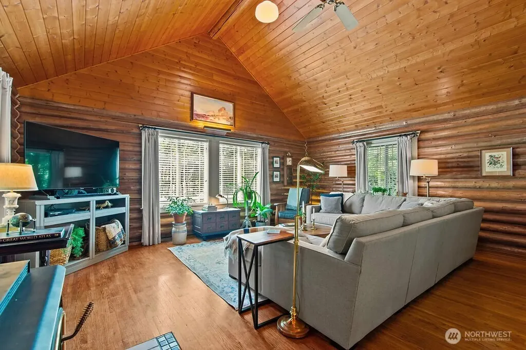 8343 Glenwood Road SW Port Orchard WA 98367