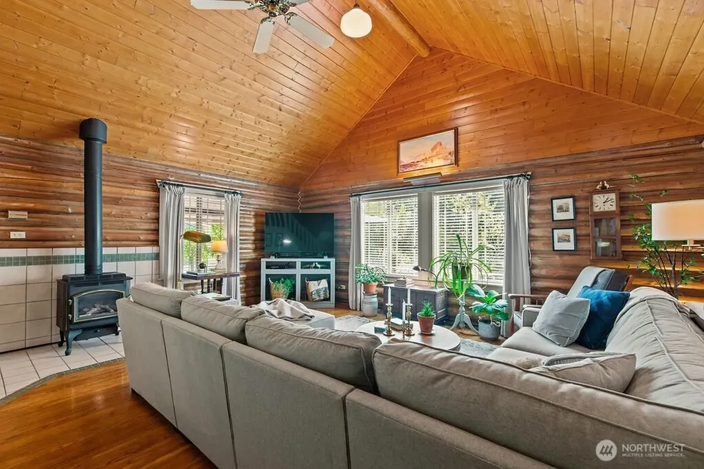 8343 Glenwood Road SW Port Orchard WA 98367