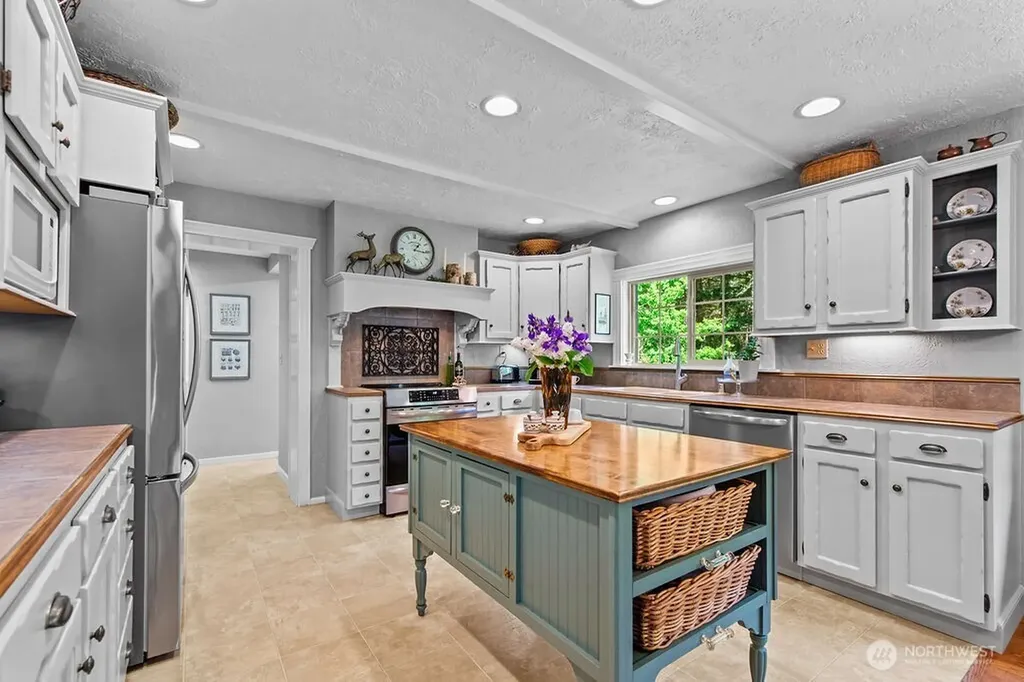 8343 Glenwood Road SW Port Orchard WA 98367