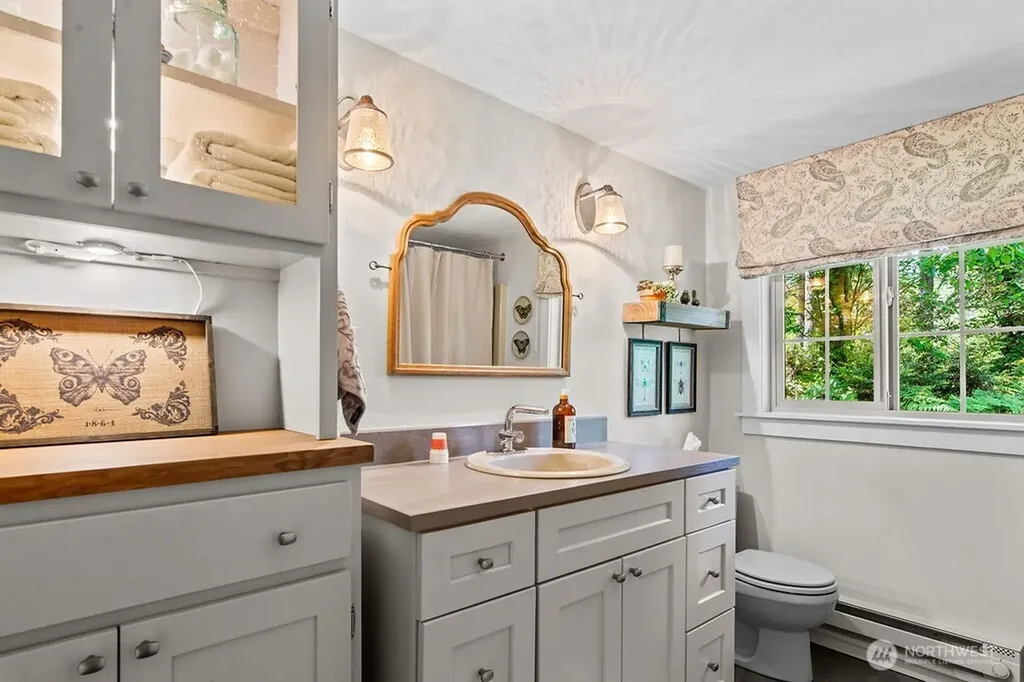 8343 Glenwood Road SW Port Orchard WA 98367