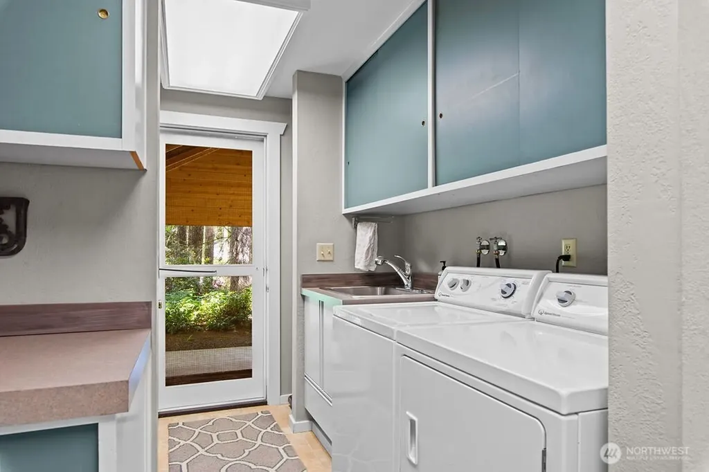 8343 Glenwood Road SW Port Orchard WA 98367