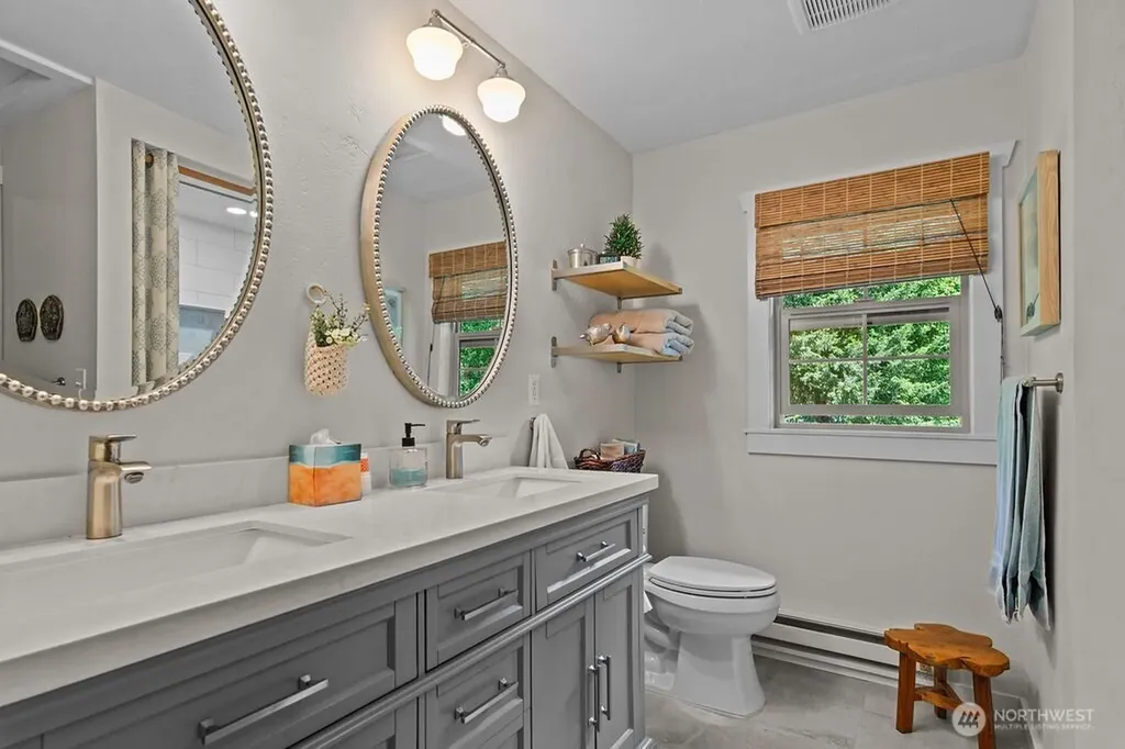 8343 Glenwood Road SW Port Orchard WA 98367