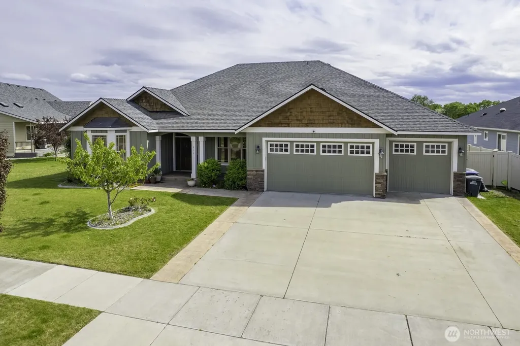 419 S Astor Loop Moses Lake WA 98837