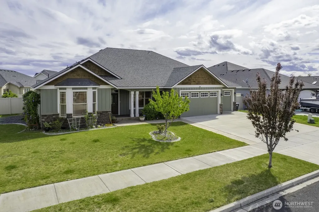 419 S Astor Loop Moses Lake WA 98837