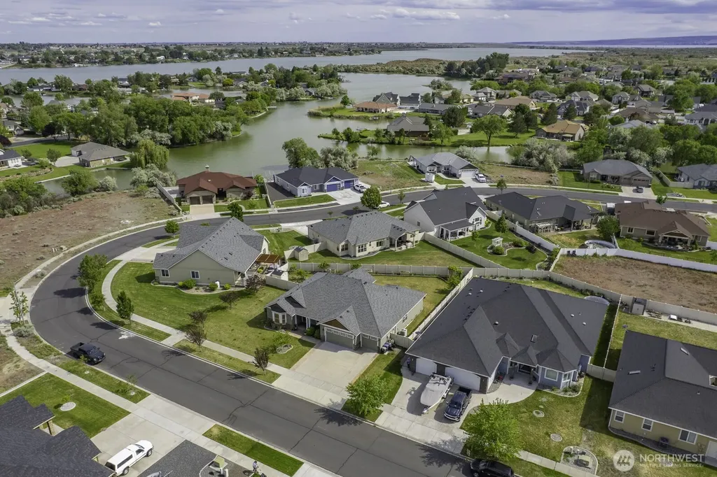 419 S Astor Loop Moses Lake WA 98837