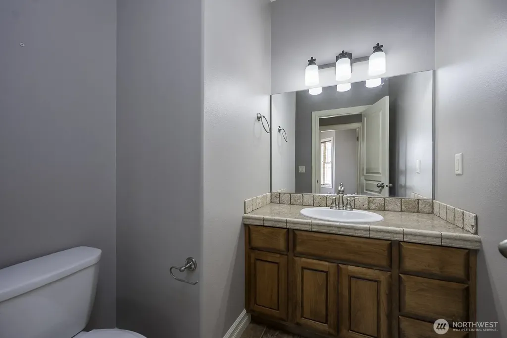 419 S Astor Loop Moses Lake WA 98837