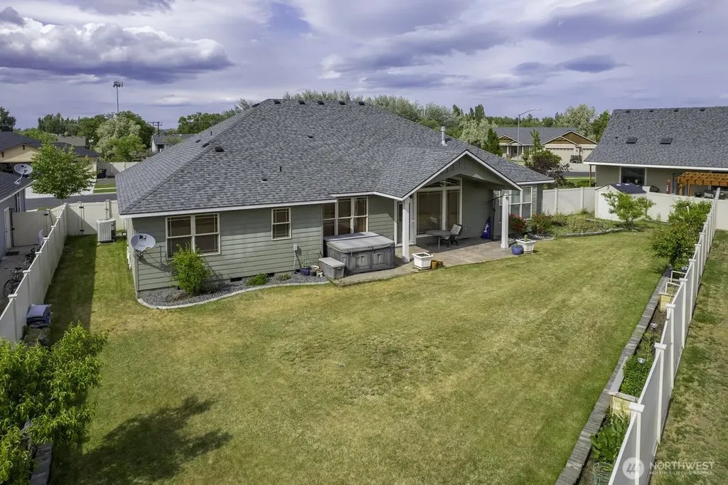 419 S Astor Loop Moses Lake WA 98837