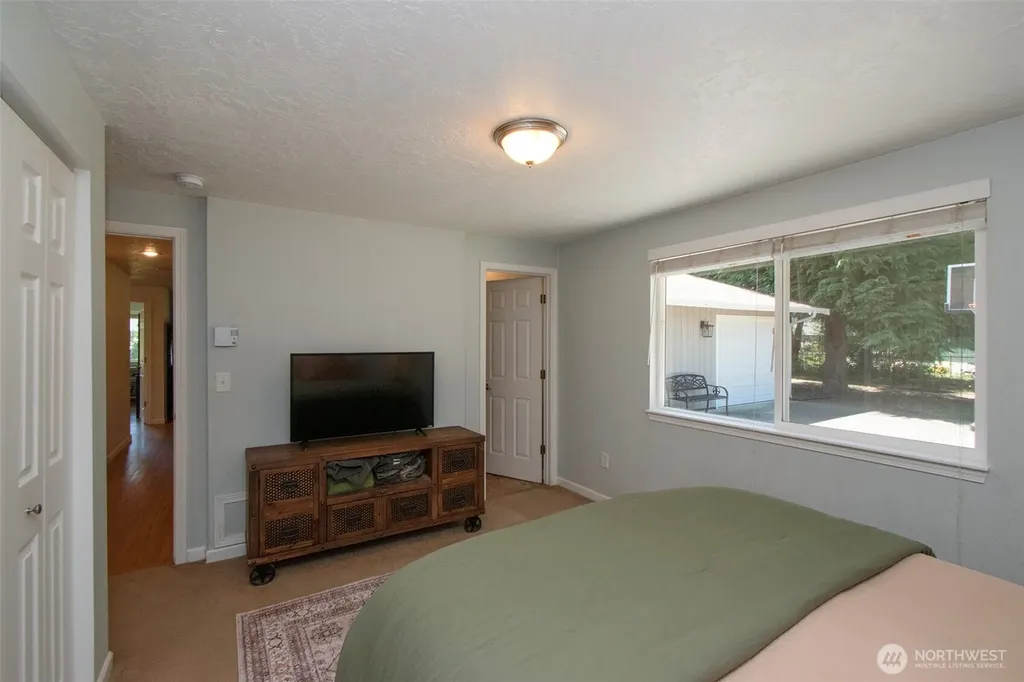 221 Mccomb Lane Sequim WA 98382
