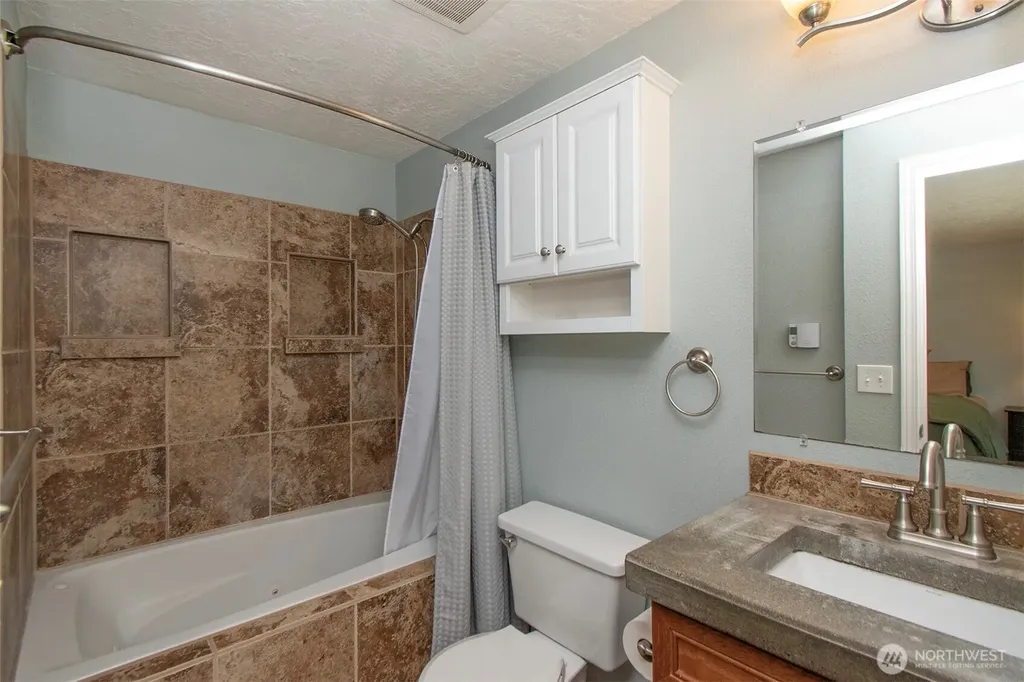 221 Mccomb Lane Sequim WA 98382