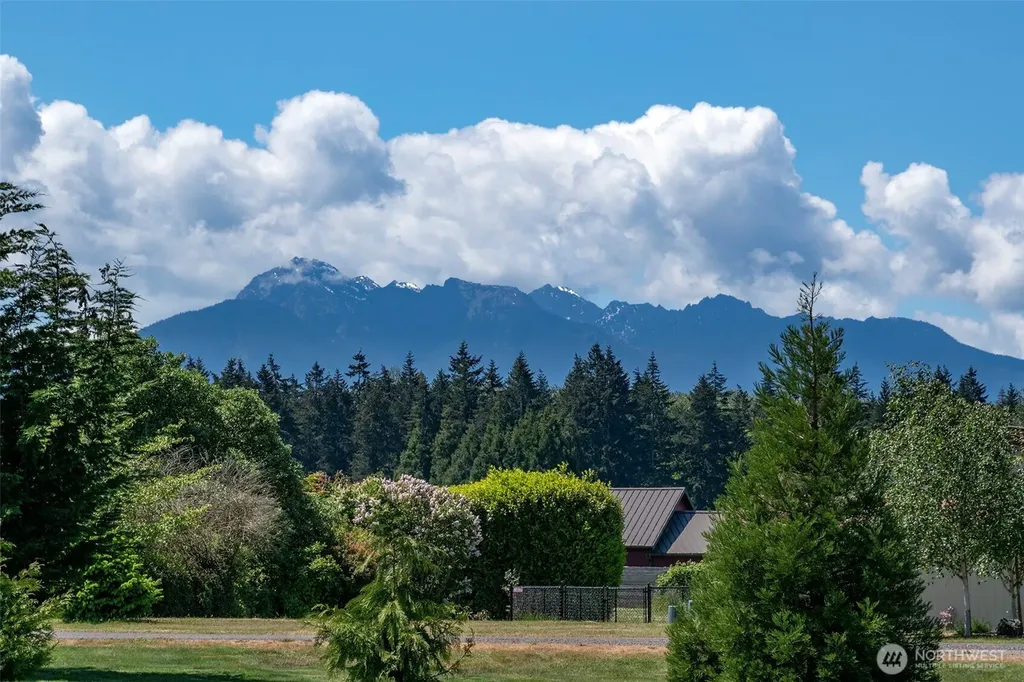 221 Mccomb Lane Sequim WA 98382