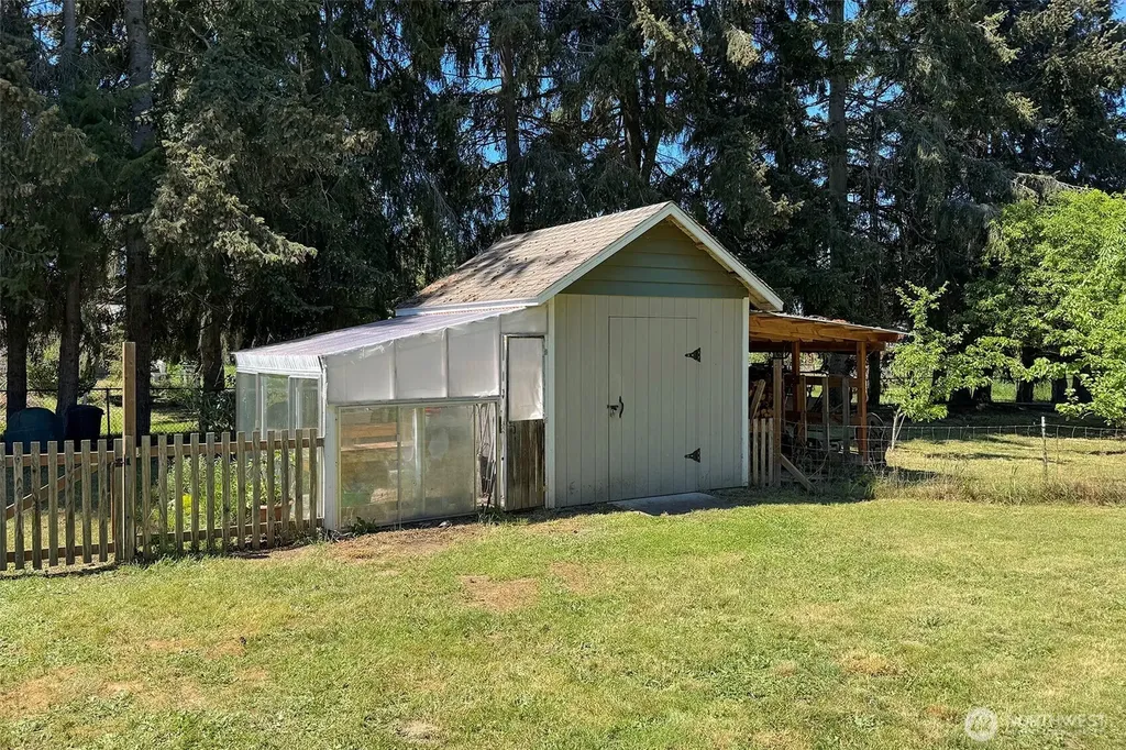 221 Mccomb Lane Sequim WA 98382