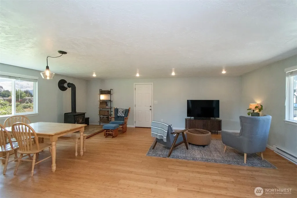 221 Mccomb Lane Sequim WA 98382