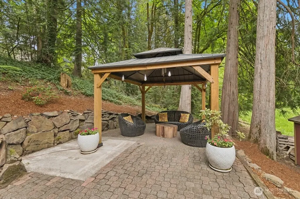 1830 216th Place NE Sammamish WA 98074