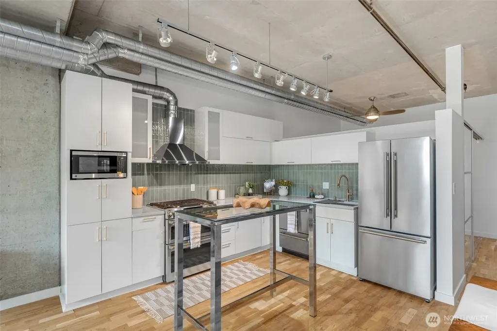 2720 3rd Avenue Seattle WA 98121