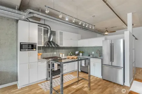 2720 3rd Avenue Seattle WA 98121