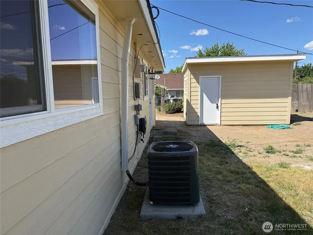 515 S Juniper Drive Moses Lake WA 98837