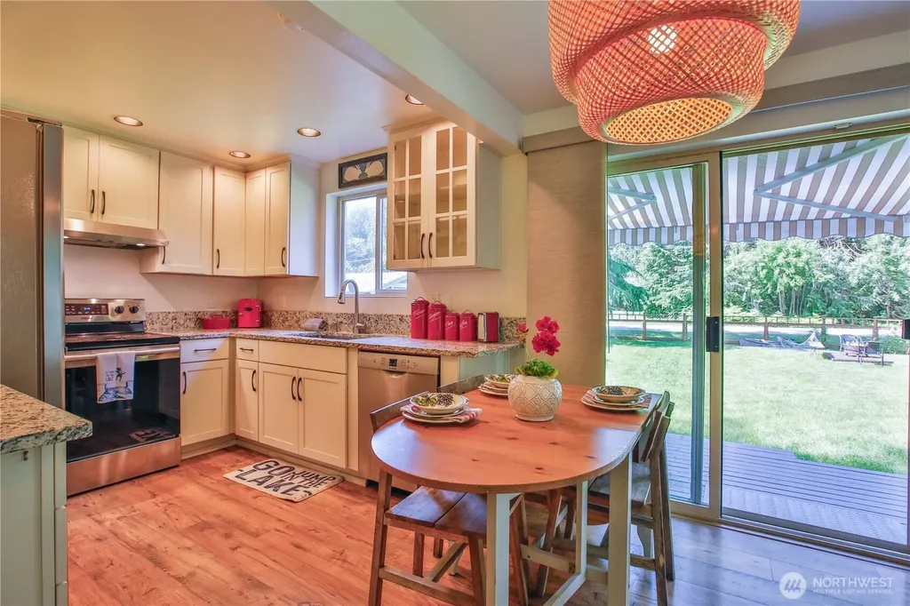 6311 Pineridge Lane Clinton WA 98236